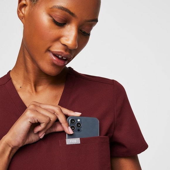 FIGS Catarina One-Pocket  Scrub Top Women’s Size XXS Burgundy‎ Red Short Sleeve - Picture 11 of 13